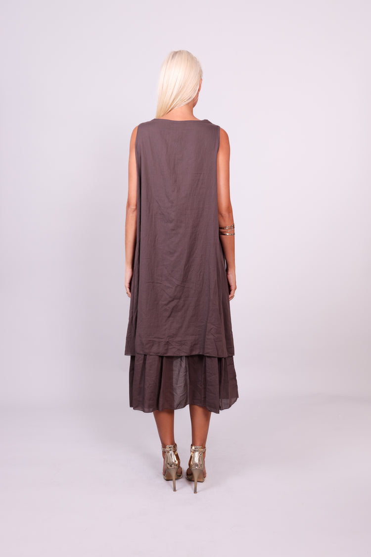 SLEEVELESS LAYERED HEM MIDI DRESS