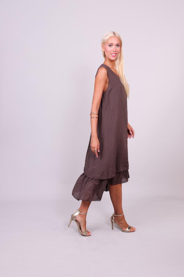 SLEEVELESS LAYERED HEM MIDI DRESS