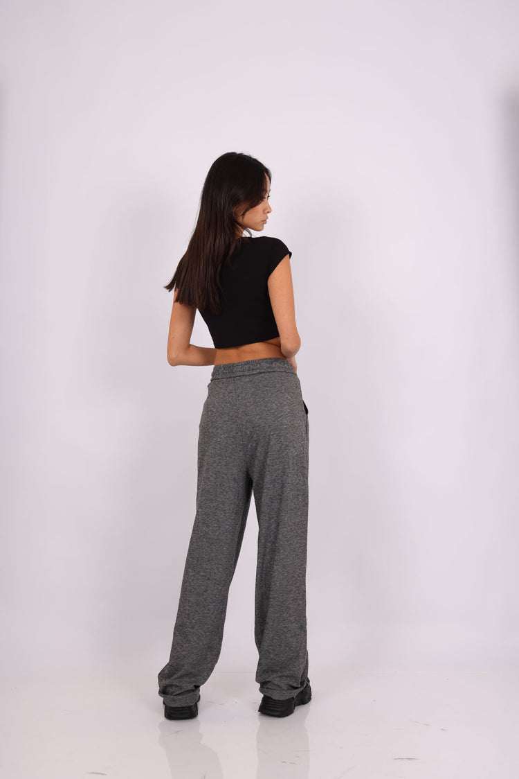 BASIC SCOOP-NECK CROP TOP & RELAXED SWEATPANTS