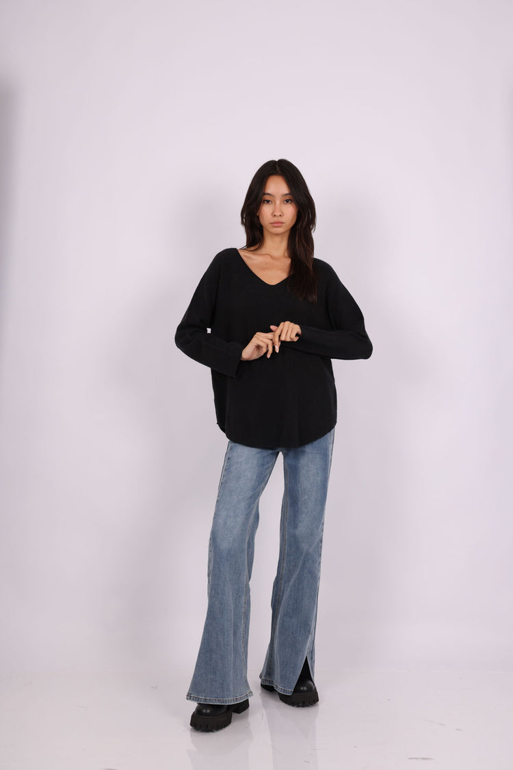 RELAXED V-NECK KNIT SWEATER