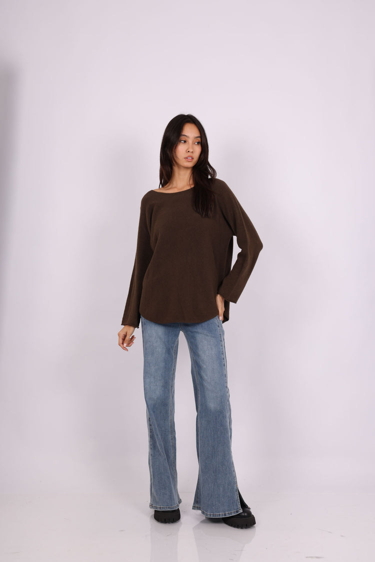 RELAXED ROUND-NECK KNIT SWEATER