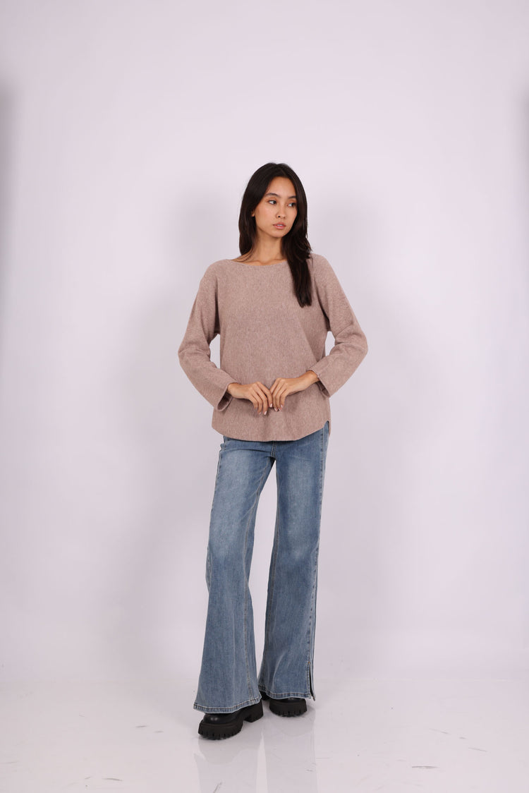 RELAXED ROUND-NECK KNIT SWEATER