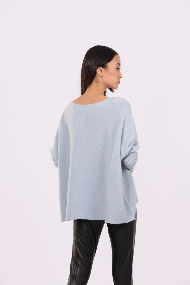 OVERSIZED V-NECK RELAXED KNIT