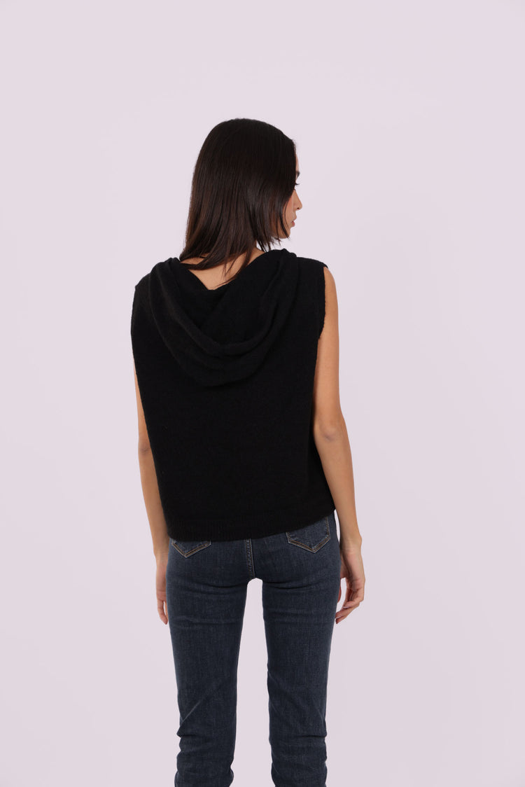 SLEEVELESS DEEP-V KNIT WITH JEWEL CLASP
