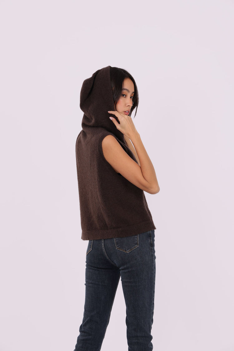 SLEEVELESS DEEP-V KNIT WITH JEWEL CLASP