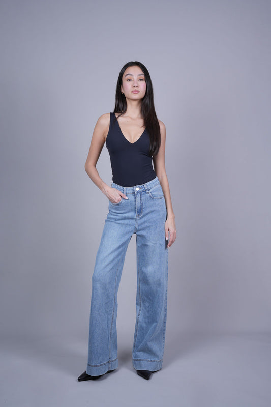 RELAXED FIT WIDE-LEG JEANS