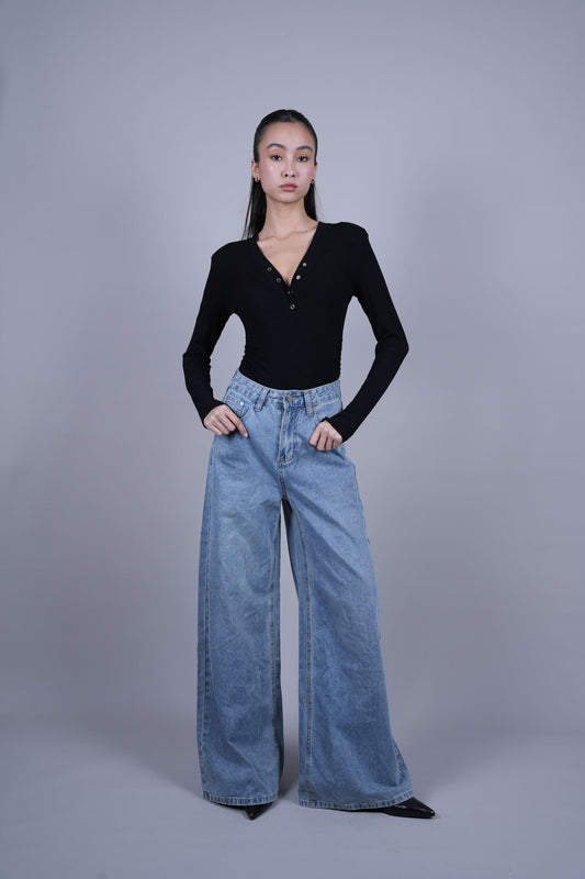 LIGHT WASH WIDE LEG DENIM JEANS