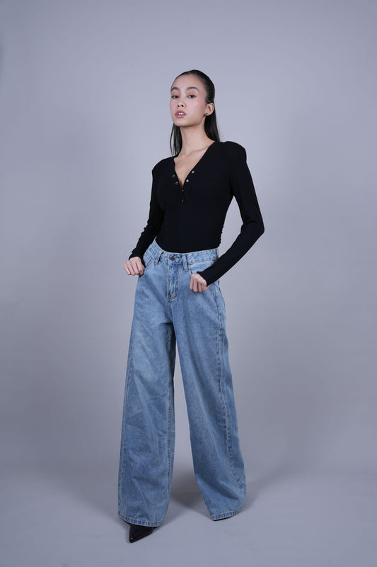 LIGHT WASH WIDE LEG DENIM JEANS