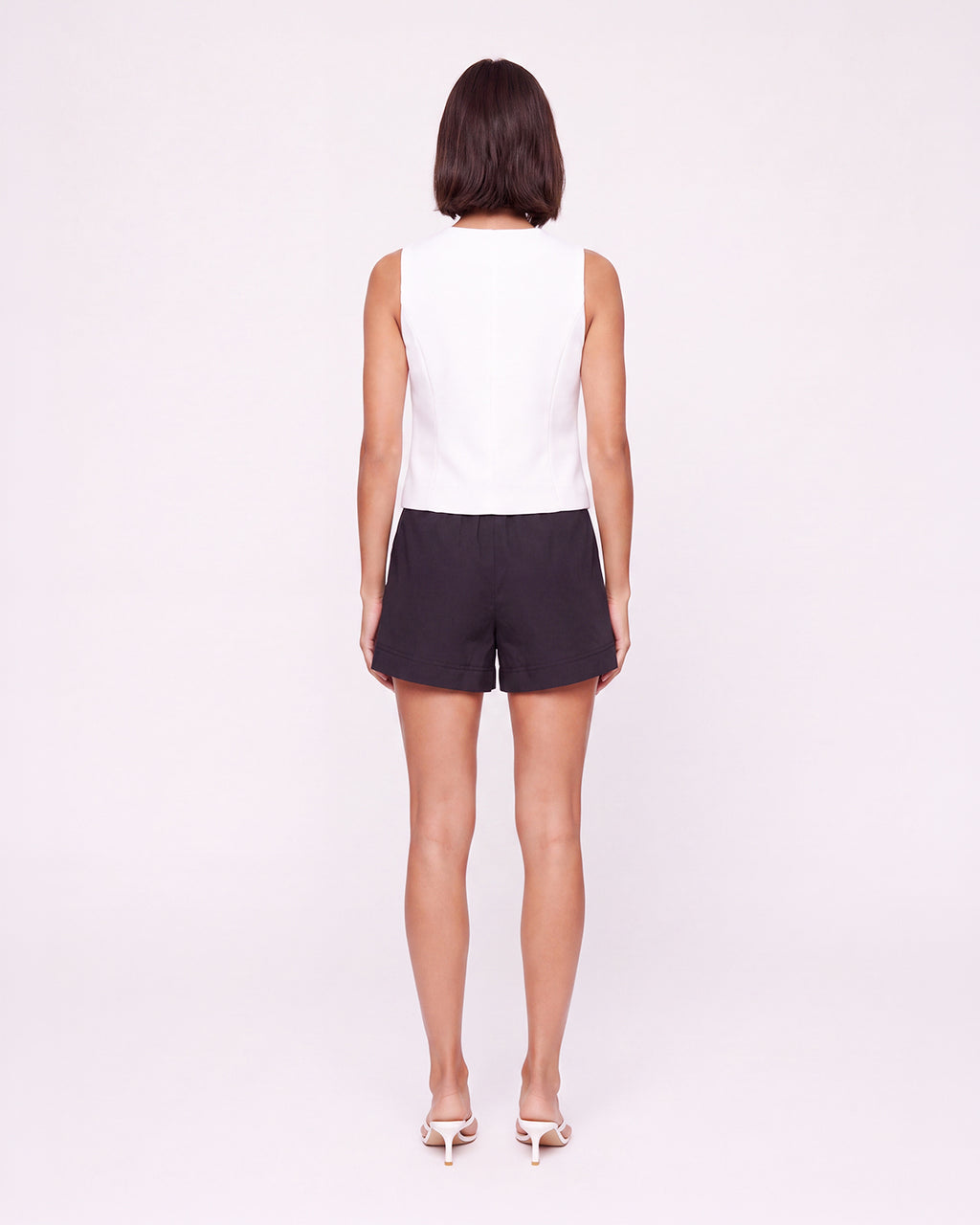 ROUND-NECK BUTTONED VEST