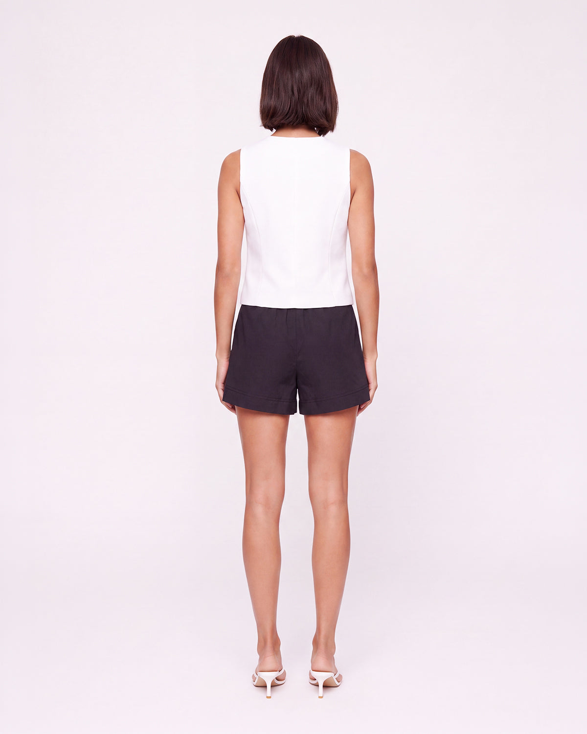 ROUND-NECK BUTTONED VEST