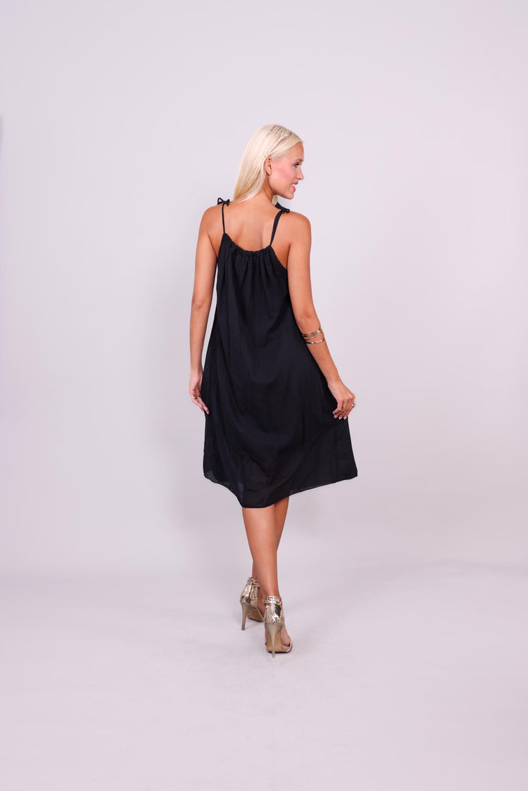 LIGHTWEIGHT HALTER-STYLE MIDI DRESS