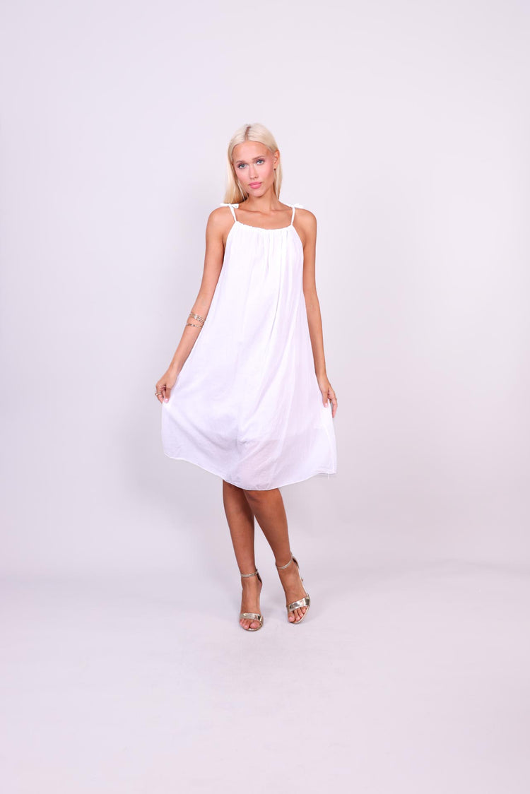 LIGHTWEIGHT HALTER-STYLE MIDI DRESS