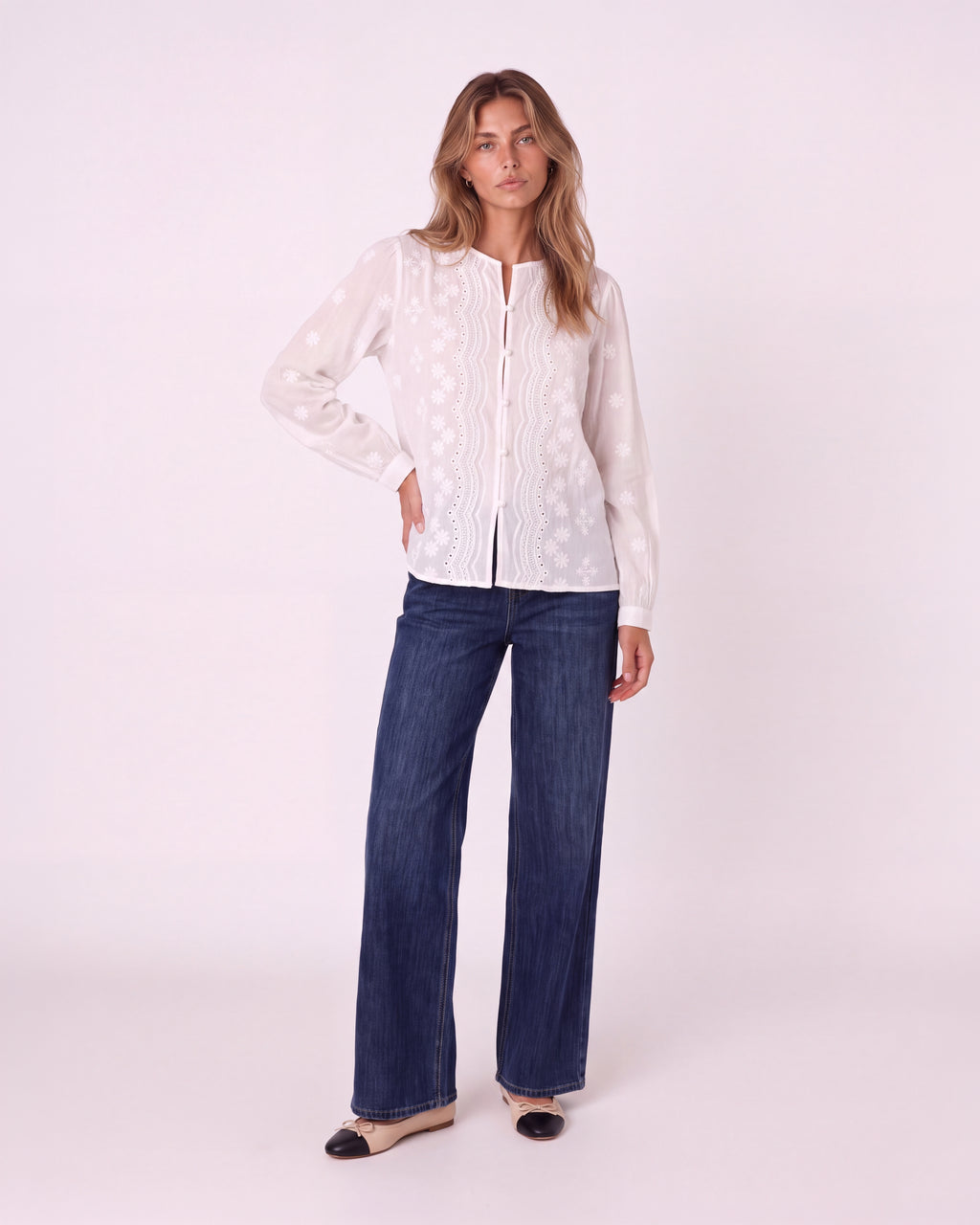 FLORAL EMBROIDERED BLOUSE