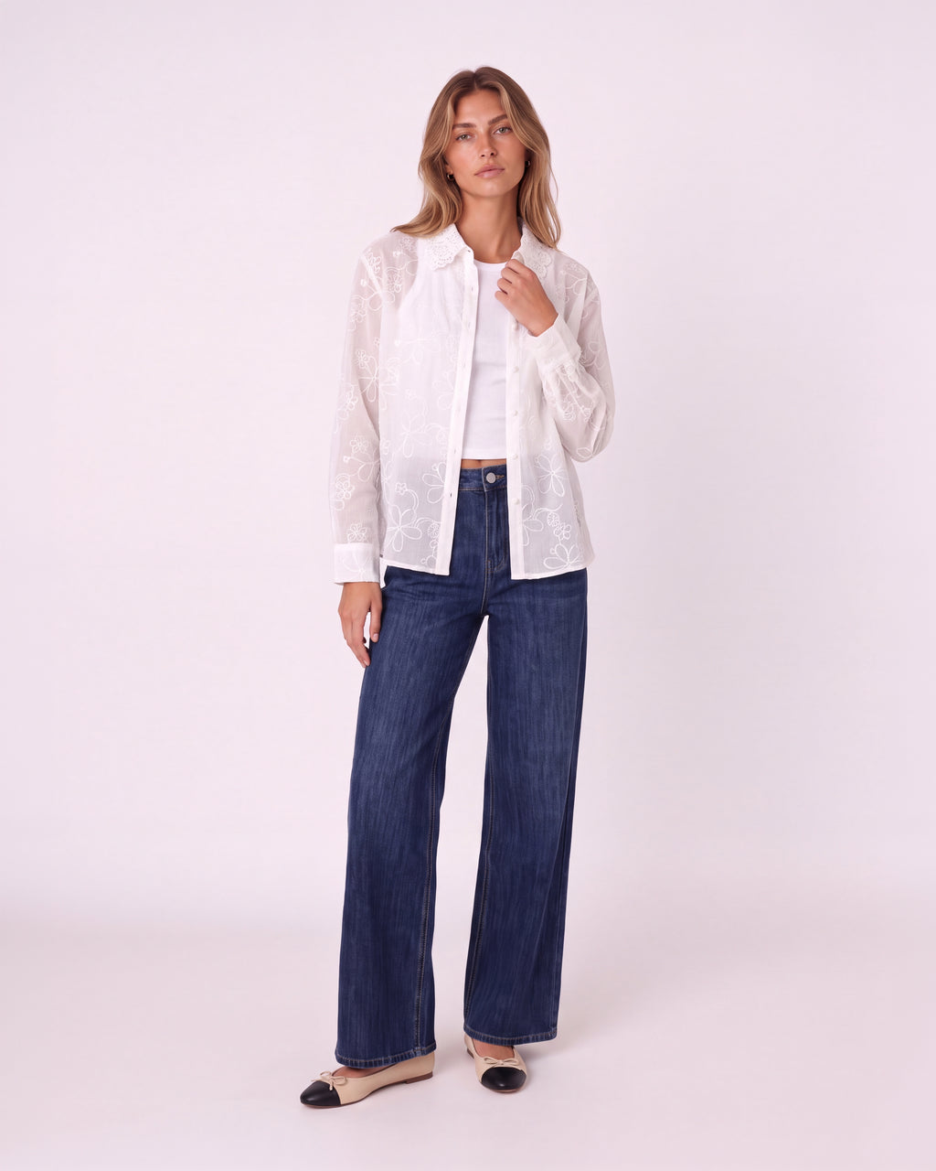 FLORAL EMBROIDERED LACE-COLLAR BLOUSE
