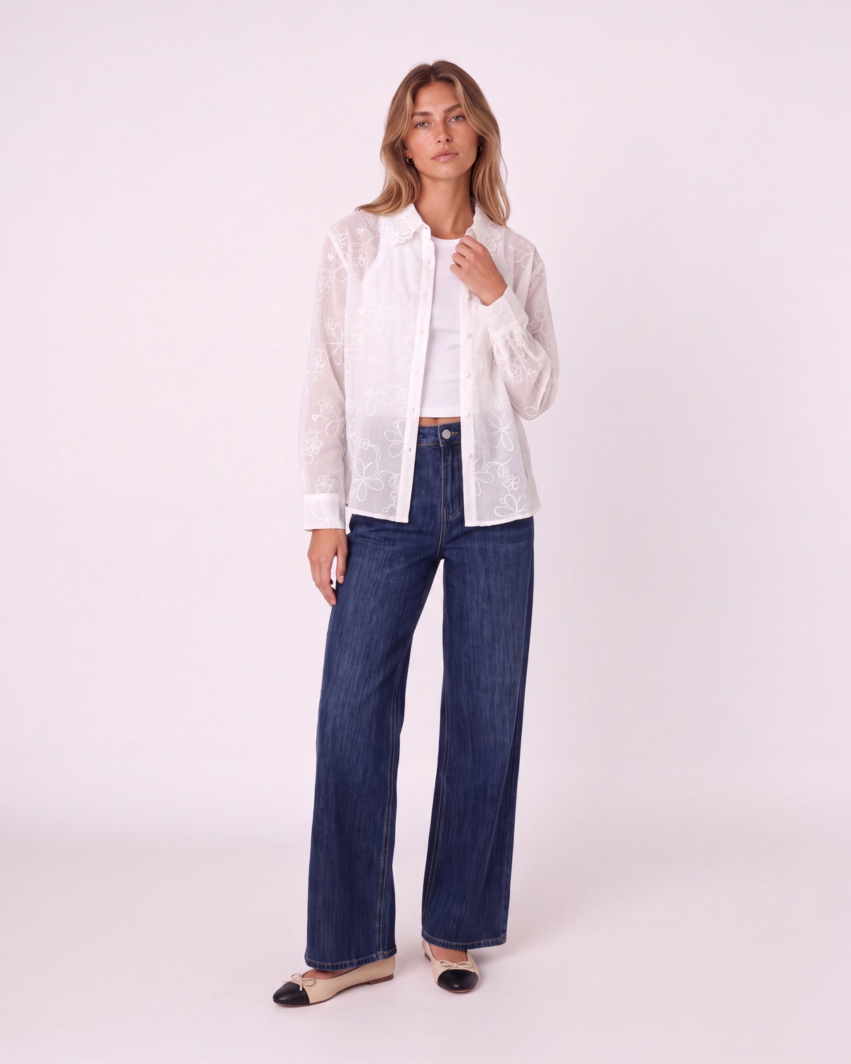 FLORAL EMBROIDERED LACE-COLLAR BLOUSE