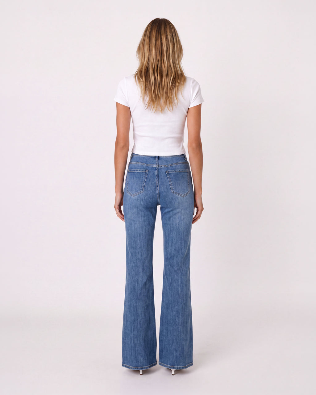 HIGH-RISE FLARED JEANS