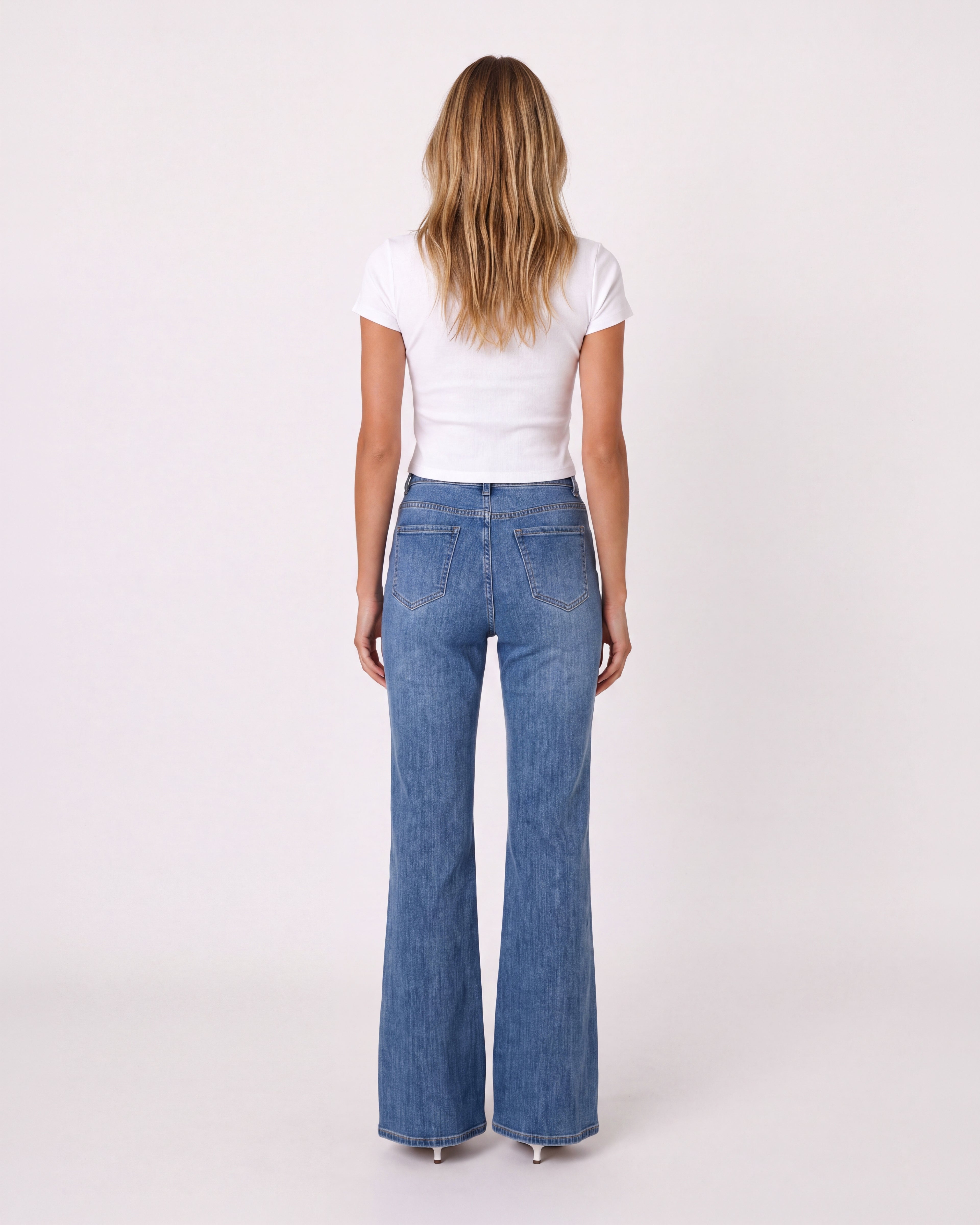 HIGH-RISE FLARED JEANS
