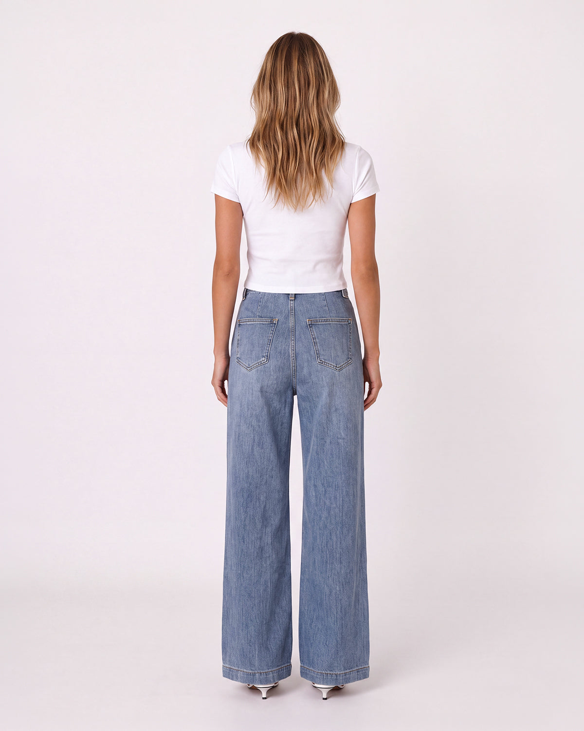LIGHT BLUE STRAIGHT-LEG JEANS