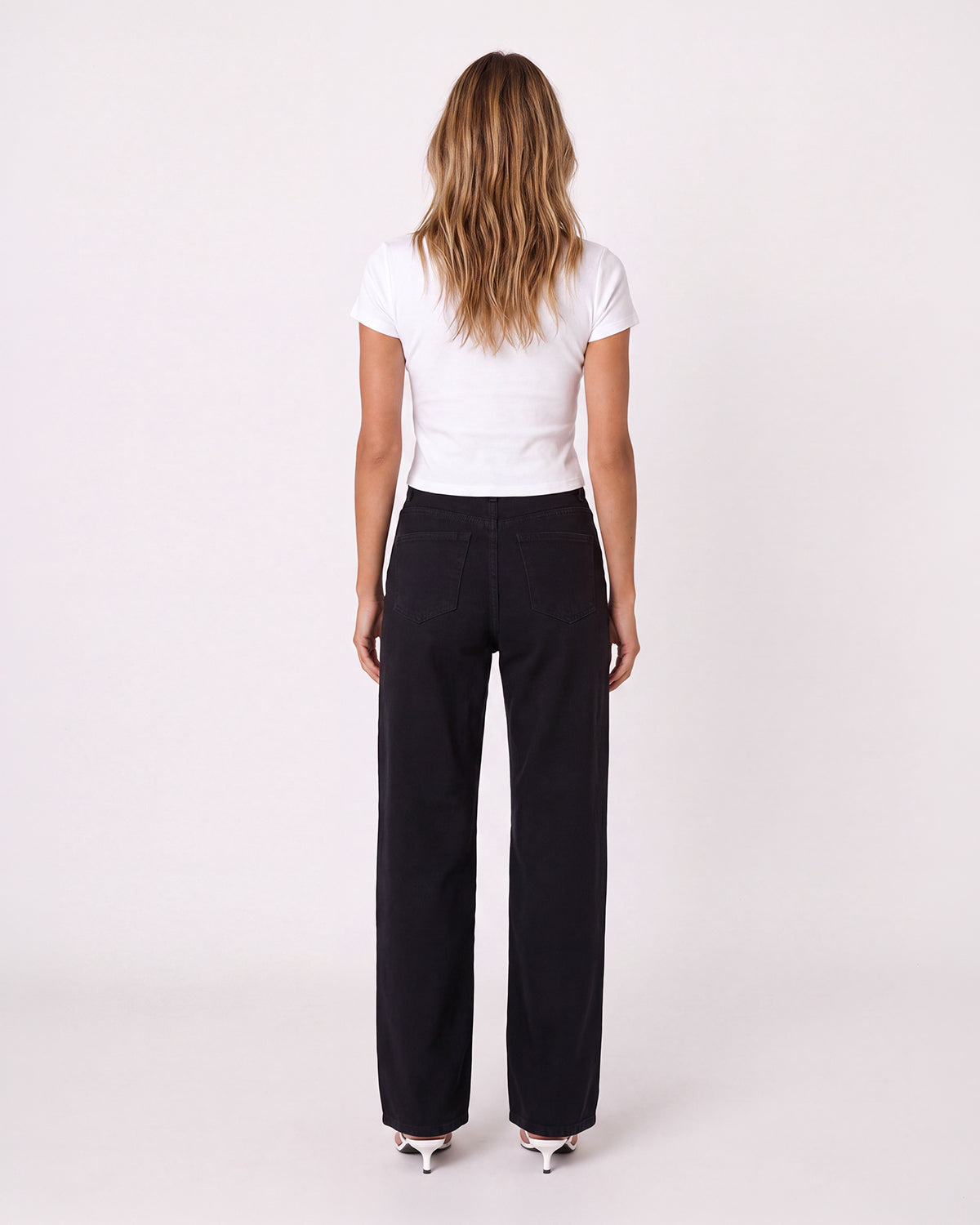 BLACK STRAIGHT-LEG JEANS