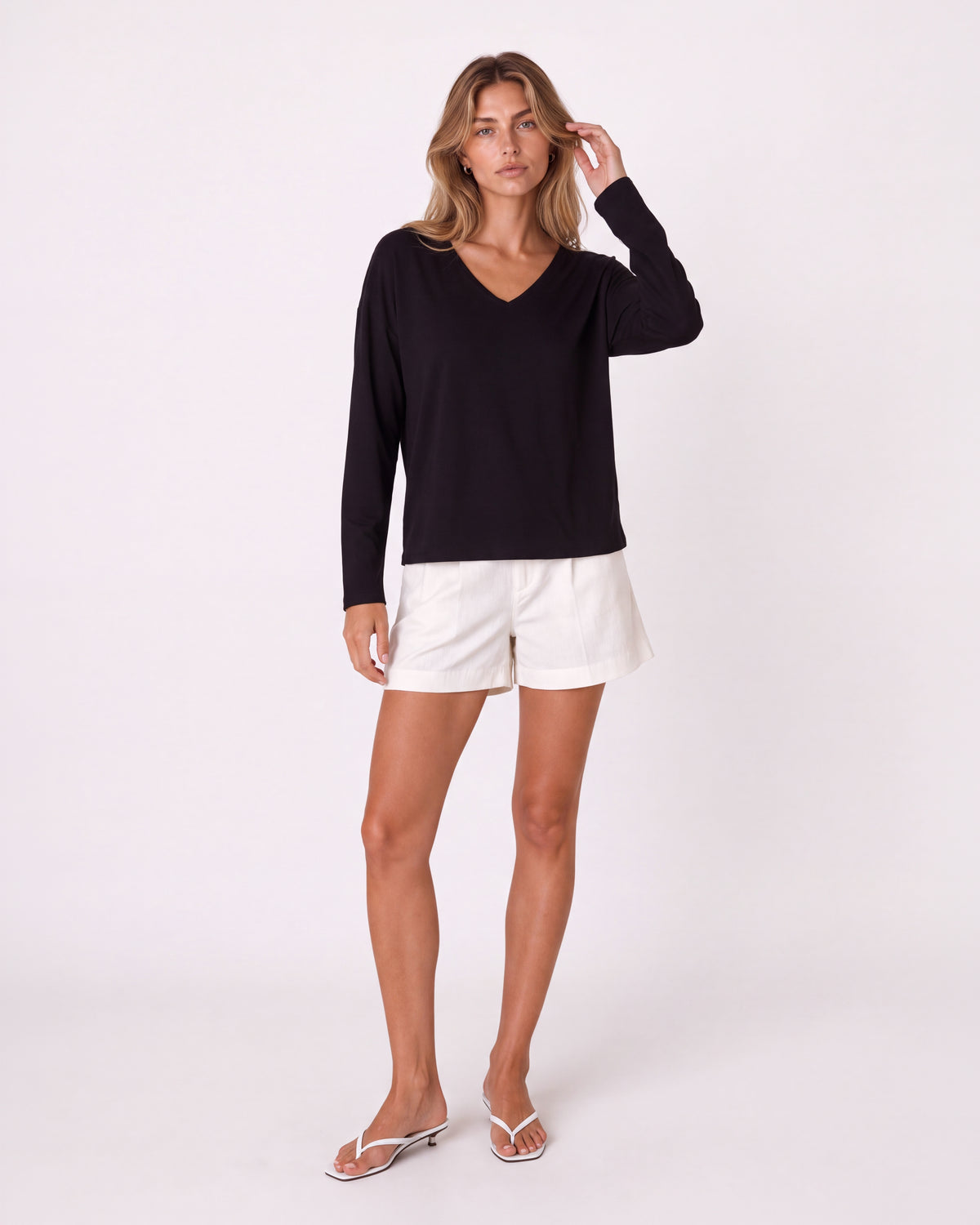 RELAXED V-NECK TOP