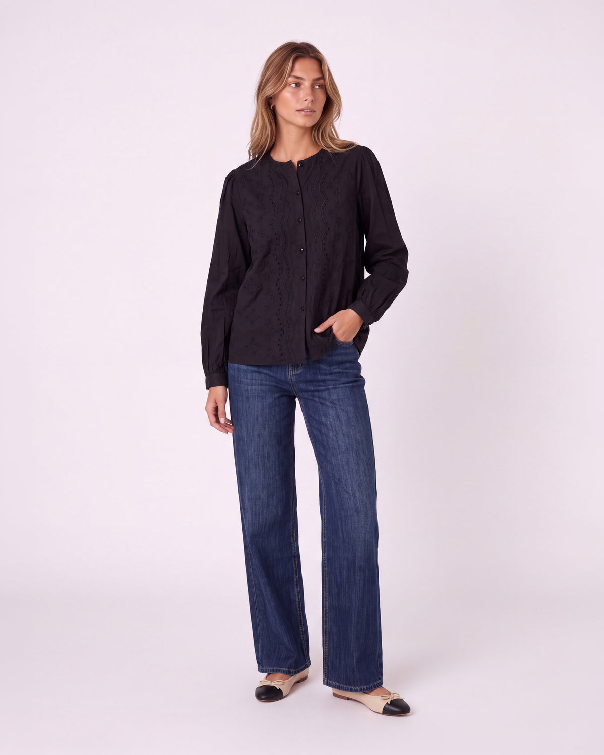 FLORAL EMBROIDERED BLOUSE