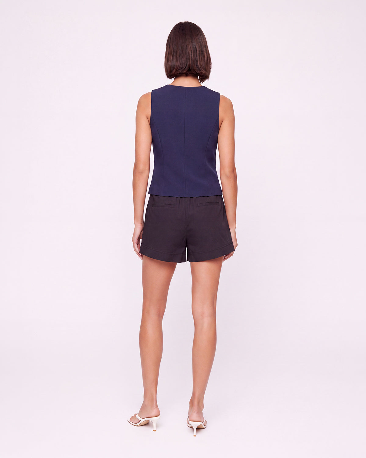 ROUND-NECK BUTTONED VEST