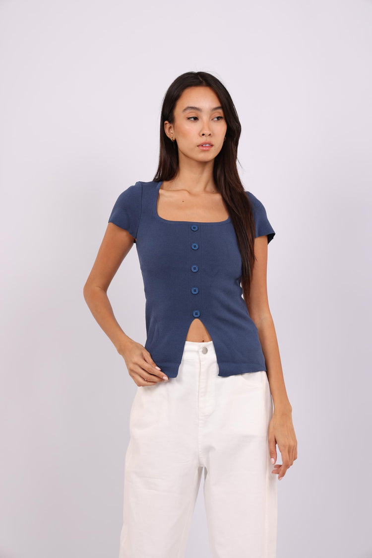 BUTTON-FRONT KNIT TOP