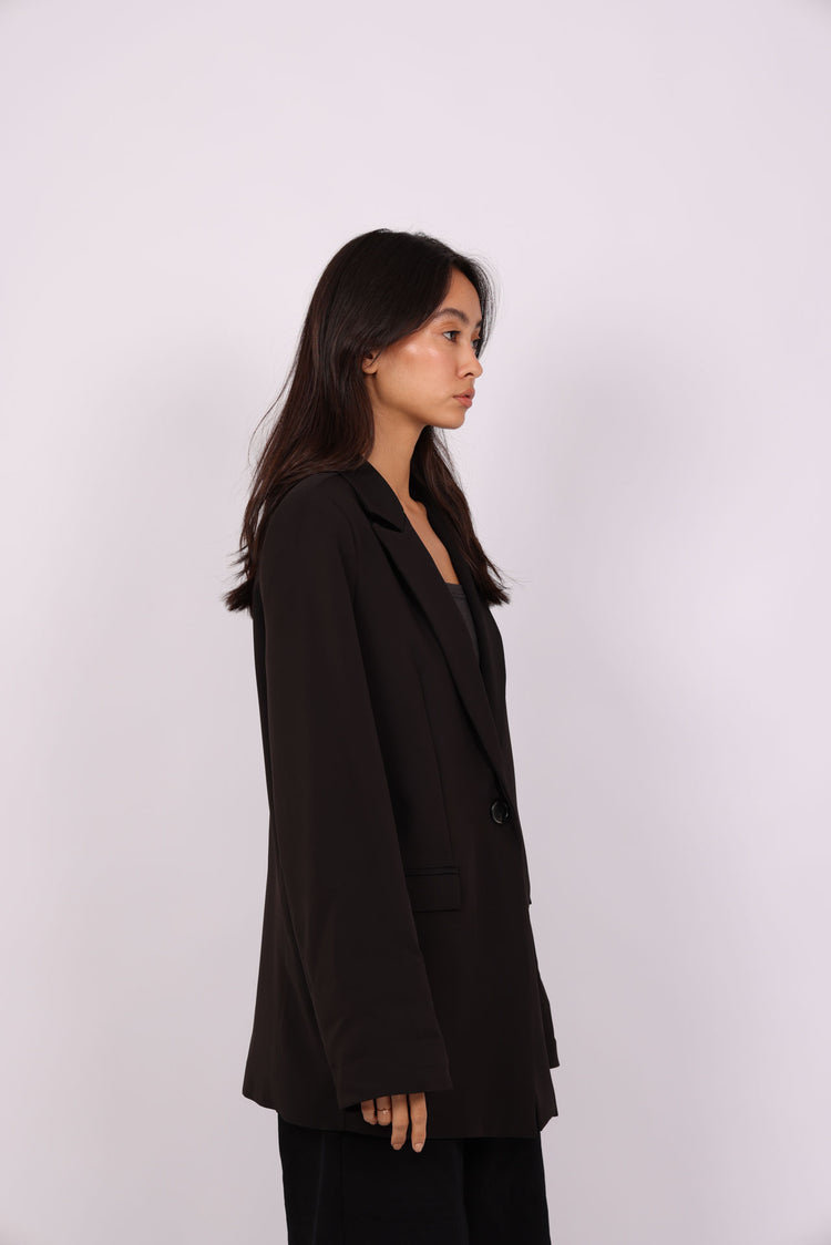 OVERSIZED BLAZER – CLASSIC & MINIMAL