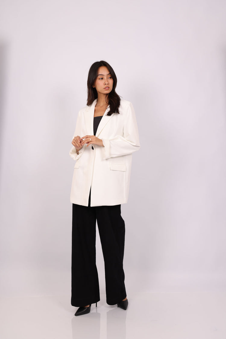 OVERSIZED BLAZER – CLASSIC & MINIMAL