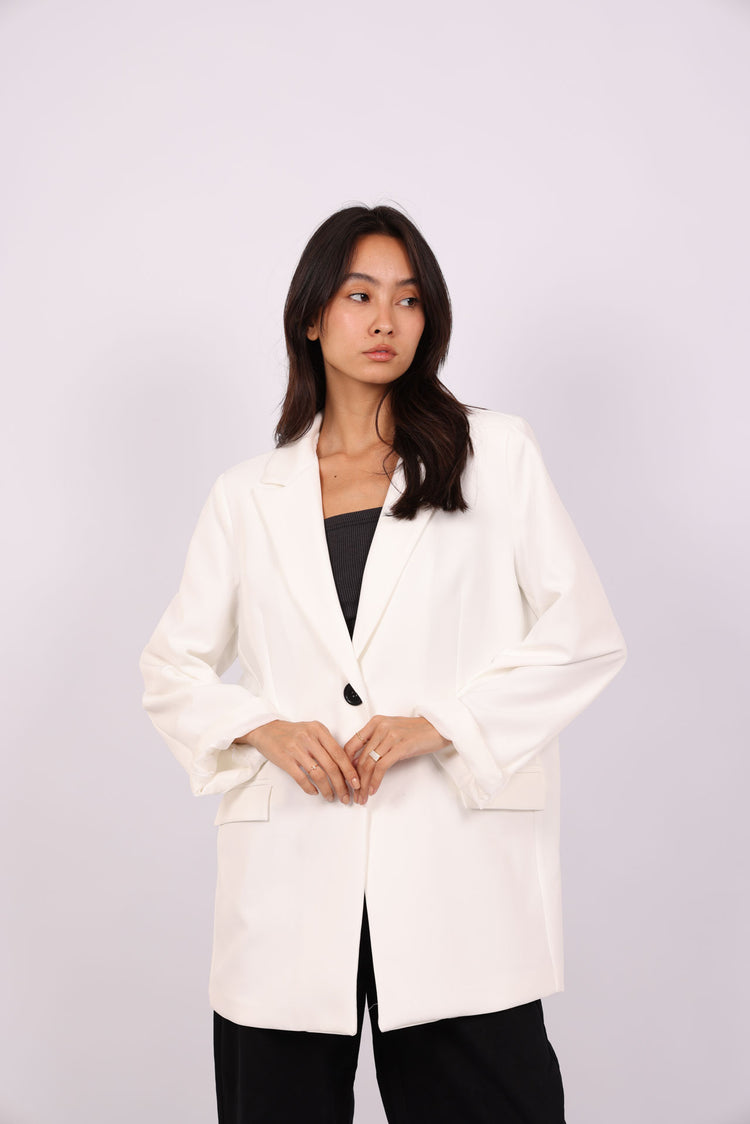 OVERSIZED BLAZER – CLASSIC & MINIMAL