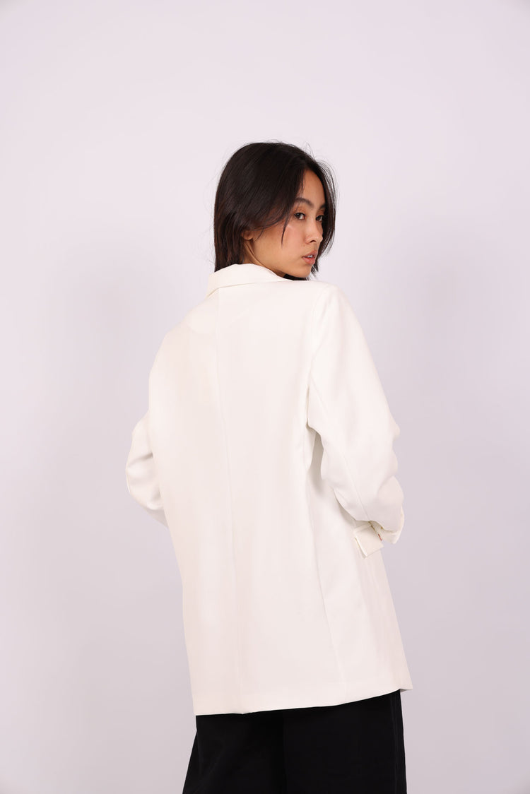 OVERSIZED BLAZER – CLASSIC & MINIMAL
