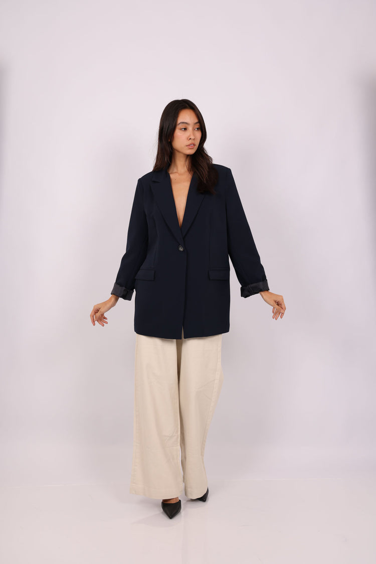 OVERSIZED BLAZER – CLASSIC & MINIMAL