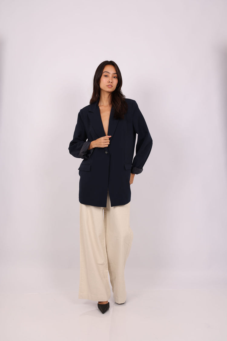 OVERSIZED BLAZER – CLASSIC & MINIMAL