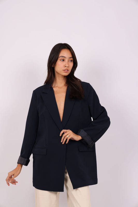 OVERSIZED BLAZER – CLASSIC & MINIMAL