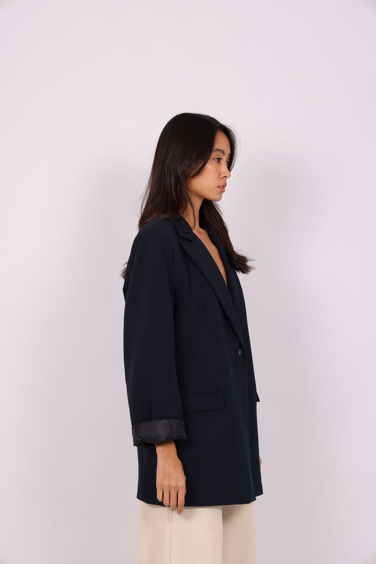 OVERSIZED BLAZER – CLASSIC & MINIMAL