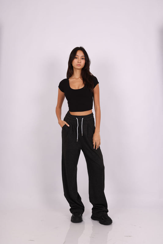 BASIC SCOOP-NECK CROP TOP & RELAXED SWEATPANTS