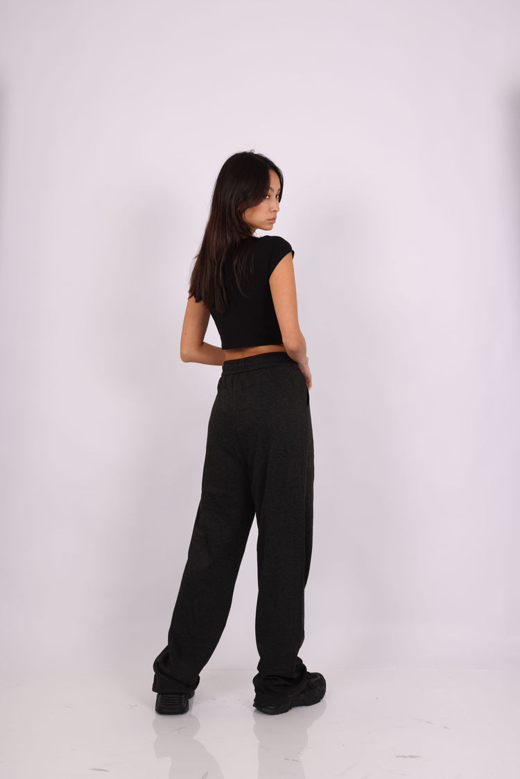 BASIC SCOOP-NECK CROP TOP & RELAXED SWEATPANTS
