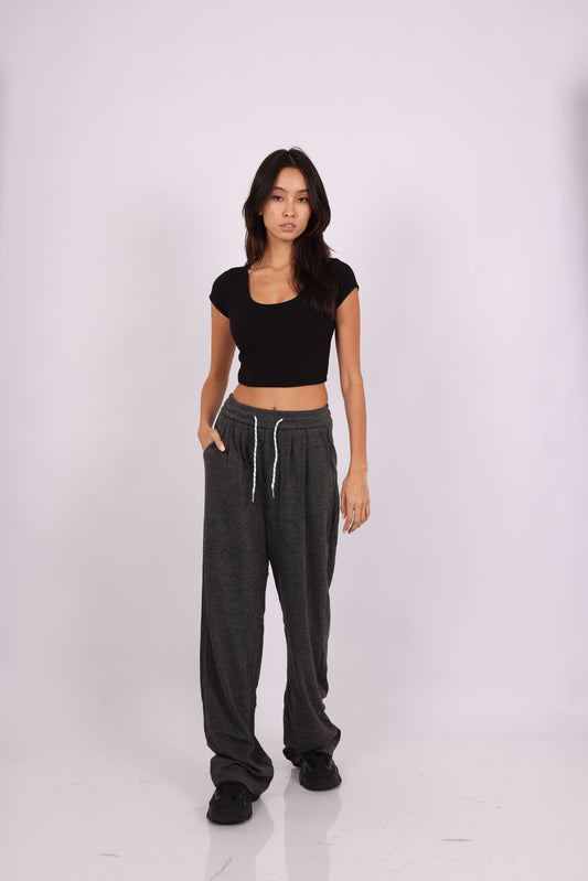 BASIC SCOOP-NECK CROP TOP & RELAXED SWEATPANTS