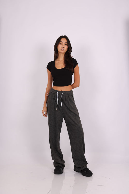 BASIC SCOOP-NECK CROP TOP & RELAXED SWEATPANTS