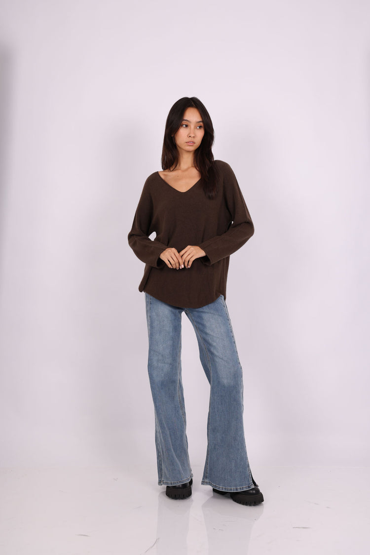 RELAXED V-NECK KNIT SWEATER