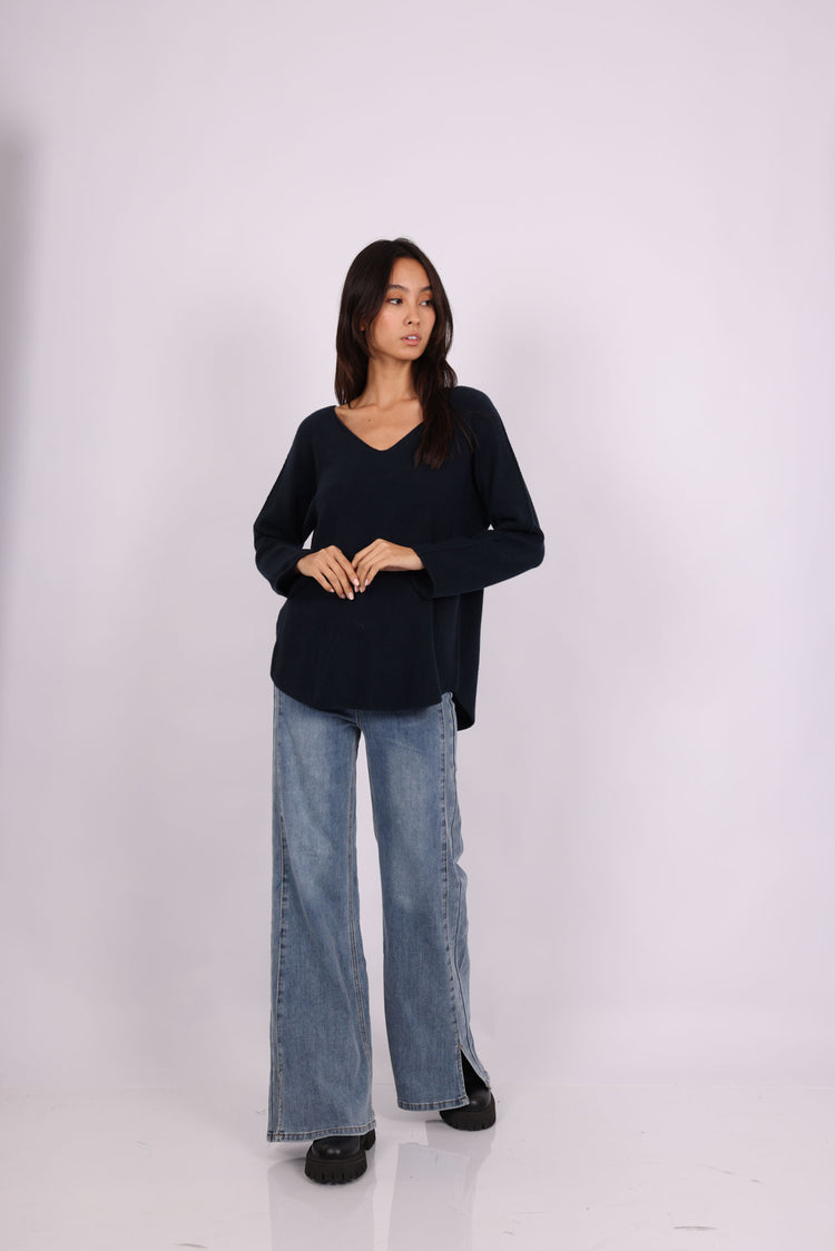 RELAXED V-NECK KNIT SWEATER