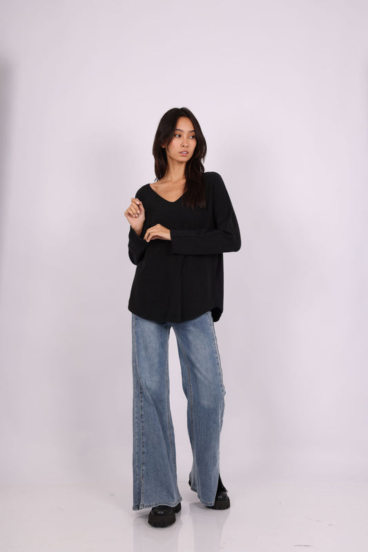 RELAXED V-NECK KNIT SWEATER