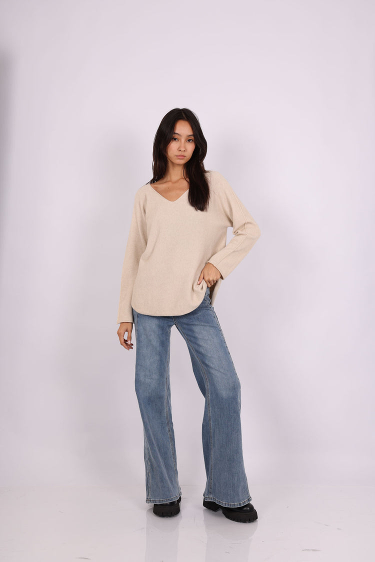 RELAXED V-NECK KNIT SWEATER