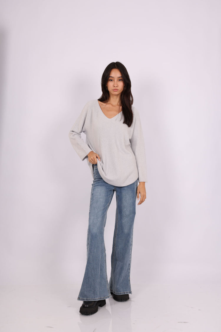 RELAXED V-NECK KNIT SWEATER