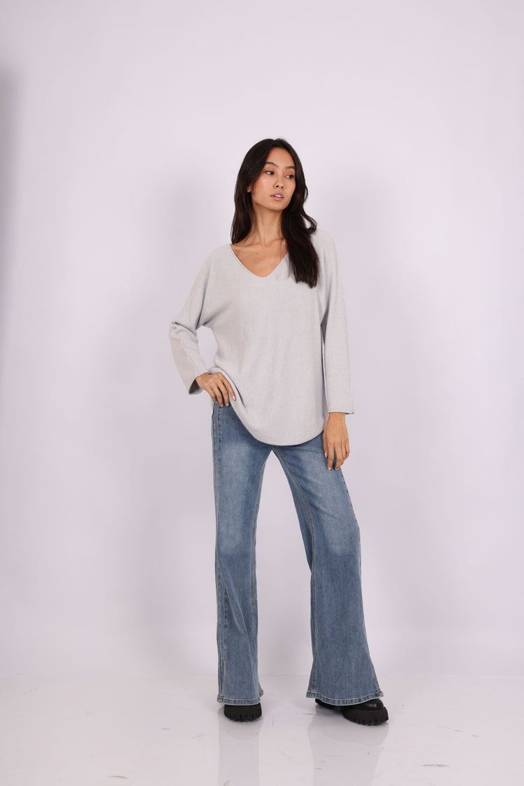 RELAXED V-NECK KNIT SWEATER