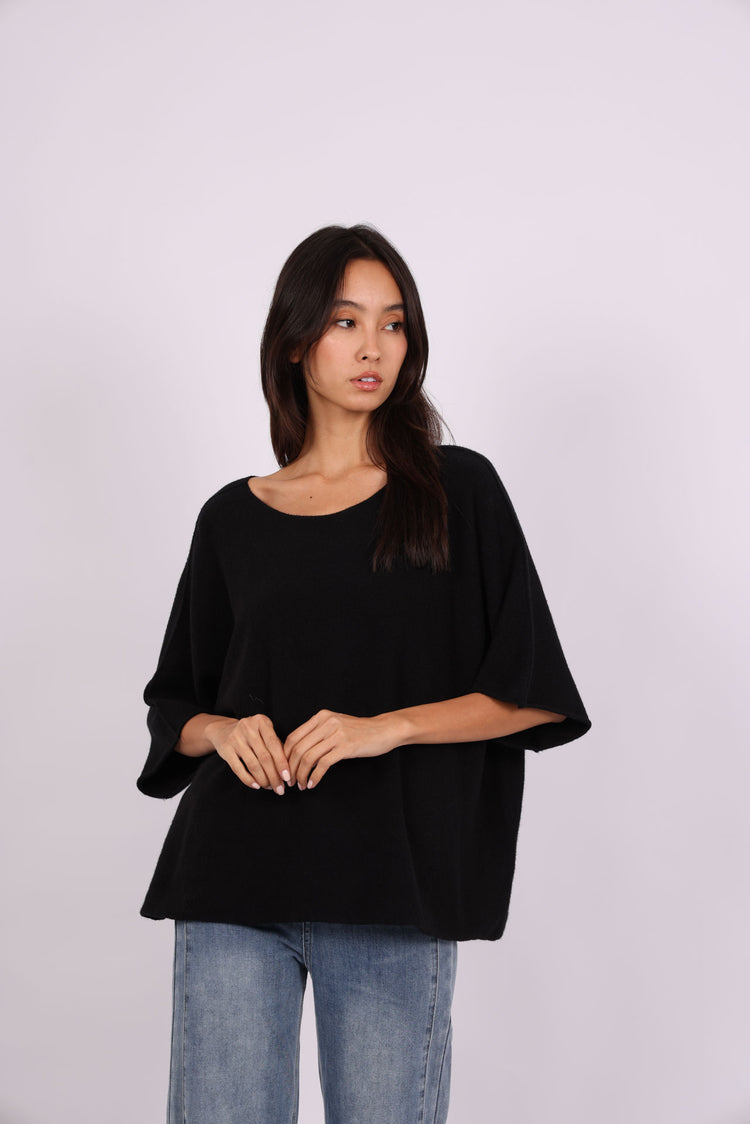OVERSIZED ROUND-NECK KNIT TOP
