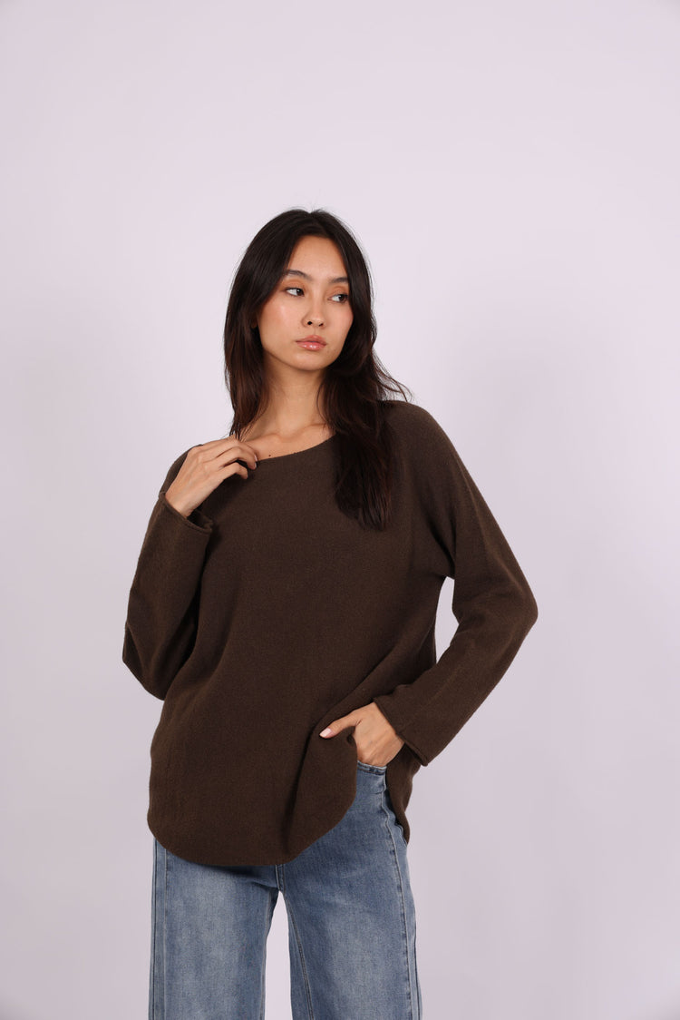 RELAXED ROUND-NECK KNIT SWEATER