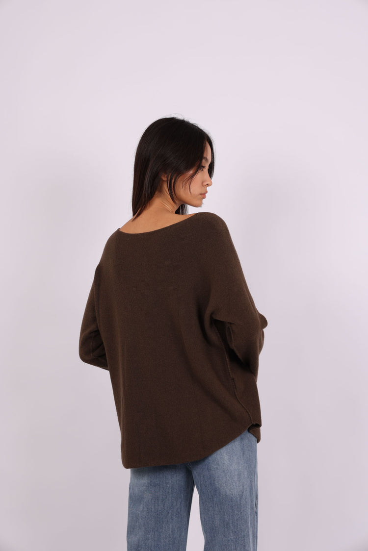 RELAXED ROUND-NECK KNIT SWEATER
