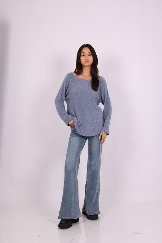 RELAXED ROUND-NECK KNIT SWEATER