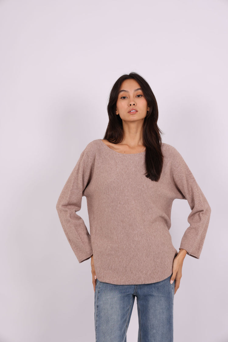 RELAXED ROUND-NECK KNIT SWEATER